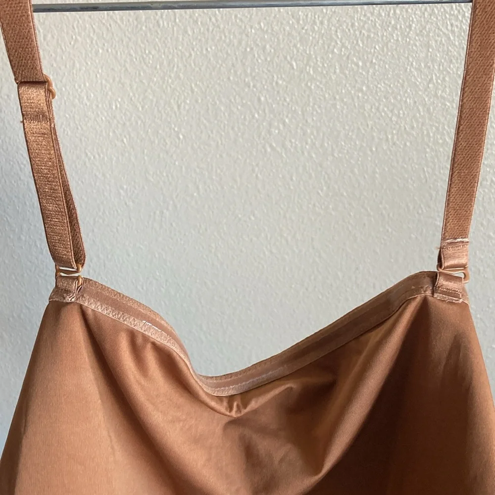 SKIMS Signature Swim Bandeau Bikini Top in Almond (Size 2X)